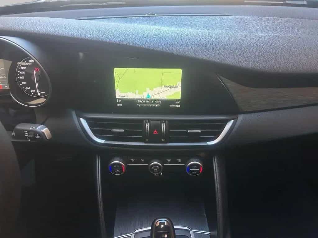 Alfa Romeo Giulia ROMEO - Giulia - 2.2 Turbodiesel 150 CV AT8 12/2017-photo-11