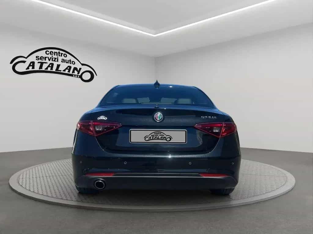Alfa Romeo Giulia ROMEO - Giulia - 2.2 Turbodiesel 150 CV AT8 12/2017-photo-3
