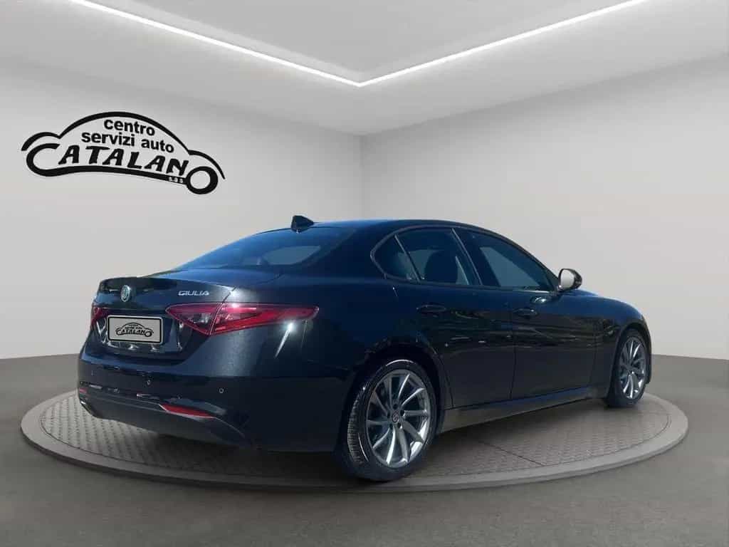 Alfa Romeo Giulia ROMEO - Giulia - 2.2 Turbodiesel 150 CV AT8 12/2017-photo-4