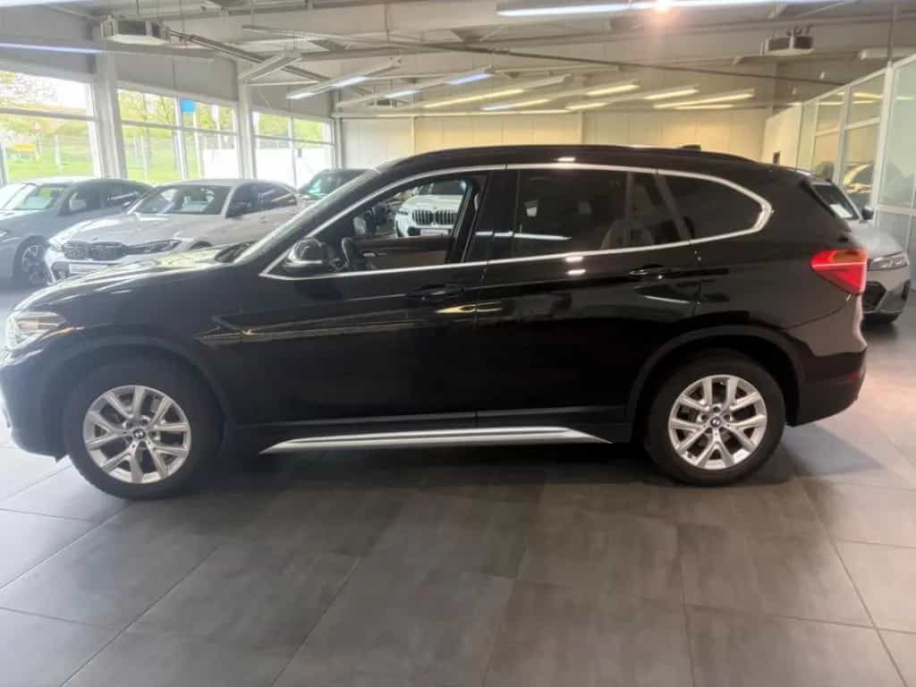BMW X1 sDrive20i A HUD Navi Leder LED El. Heckklappe 09/2018-photo-1