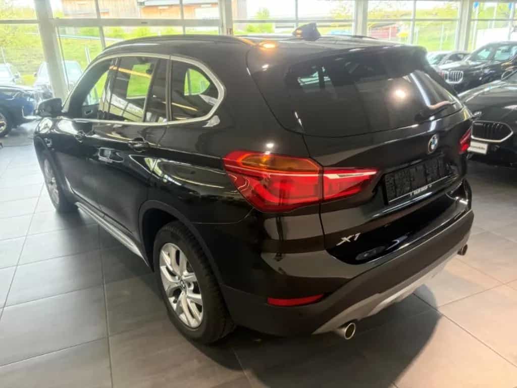 BMW X1 sDrive20i A HUD Navi Leder LED El. Heckklappe 09/2018-photo-2