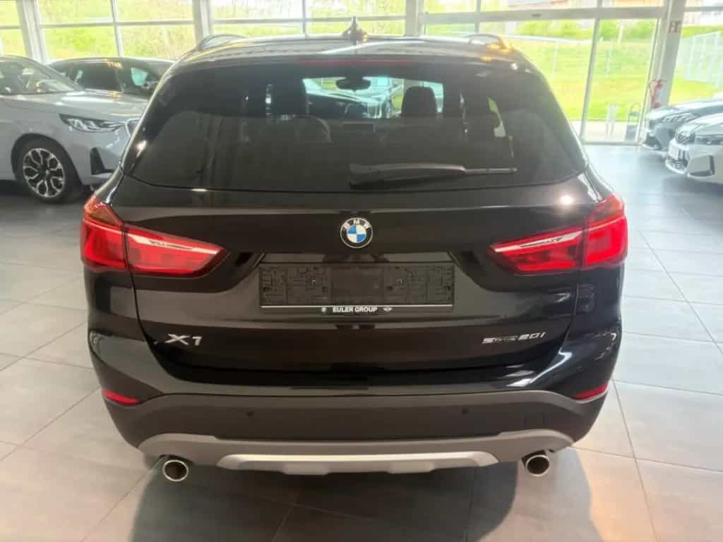 BMW X1 sDrive20i A HUD Navi Leder LED El. Heckklappe 09/2018-photo-3