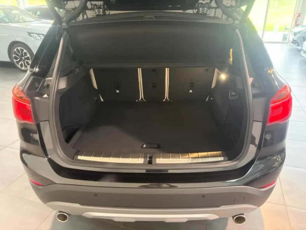 BMW X1 sDrive20i A HUD Navi Leder LED El. Heckklappe 09/2018-photo-4