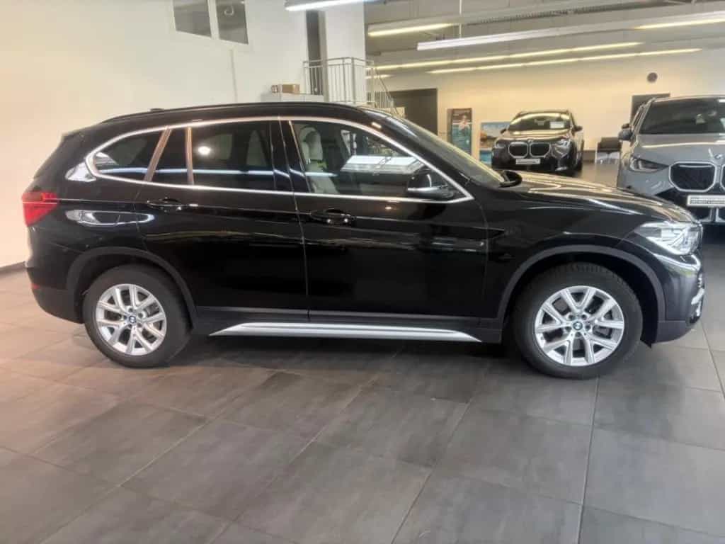 BMW X1 sDrive20i A HUD Navi Leder LED El. Heckklappe 09/2018-photo-6