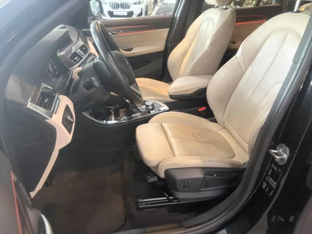 BMW X1 sDrive20i A HUD Navi Leder LED El. Heckklappe 09/2018-photo-9