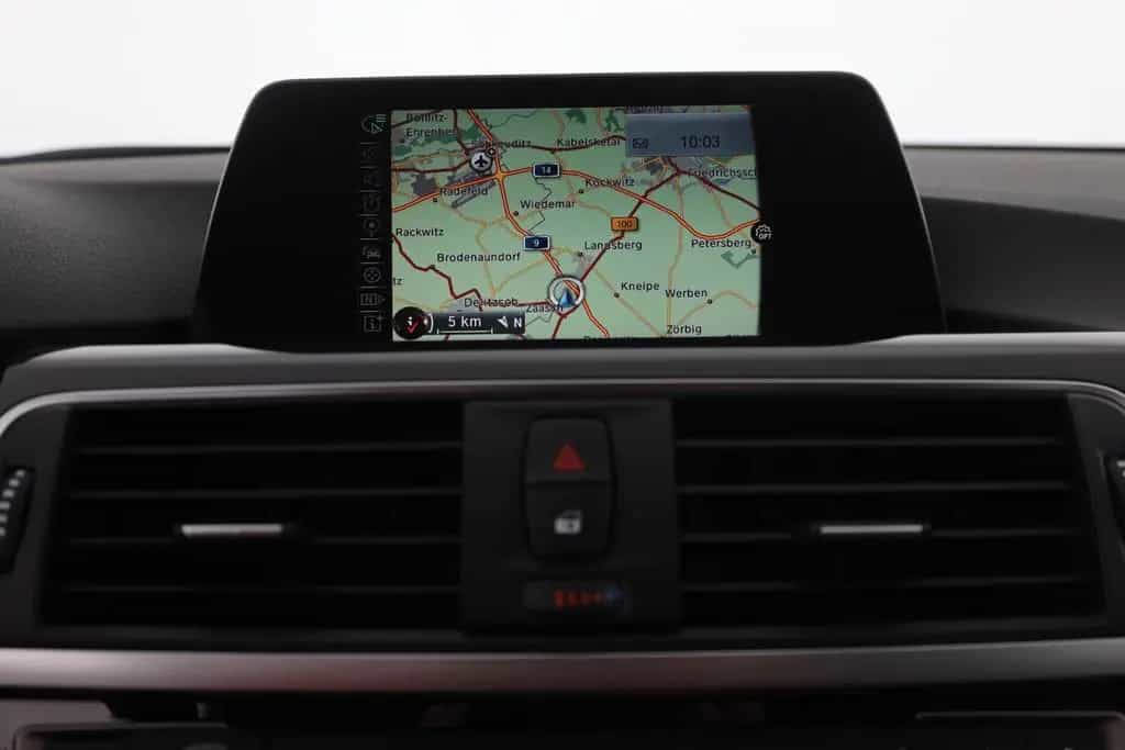 BMW 3 Series 318i Touring SportLine LED Navi Sitzheizung AHK 03/2018-photo-10