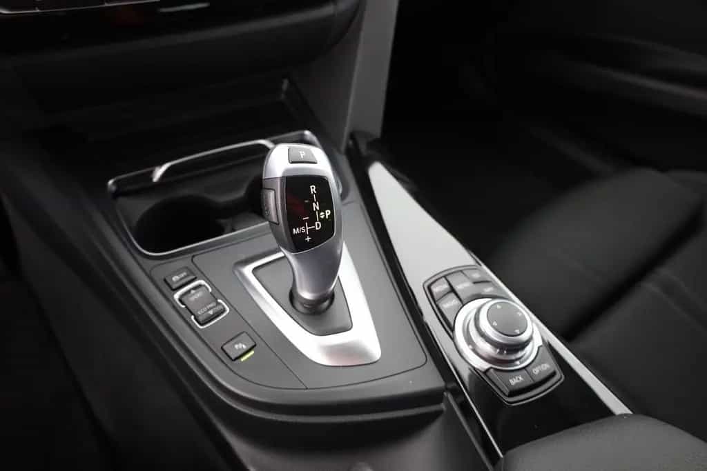 BMW 3 Series 318i Touring SportLine LED Navi Sitzheizung AHK 03/2018-photo-12
