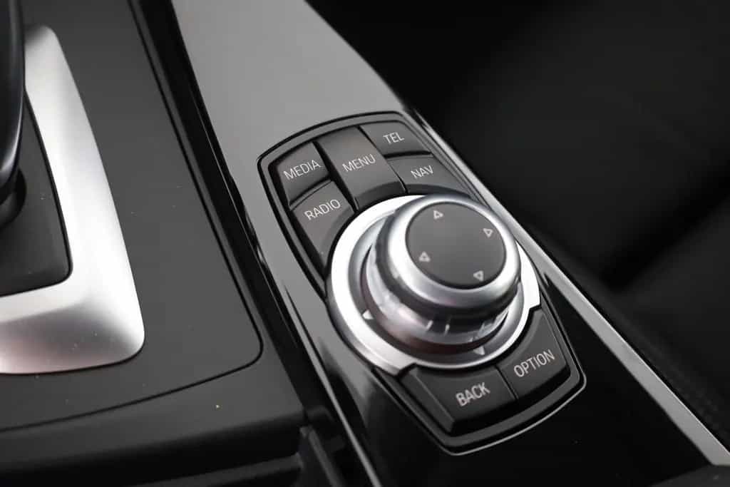 BMW 3 Series 318i Touring SportLine LED Navi Sitzheizung AHK 03/2018-photo-13