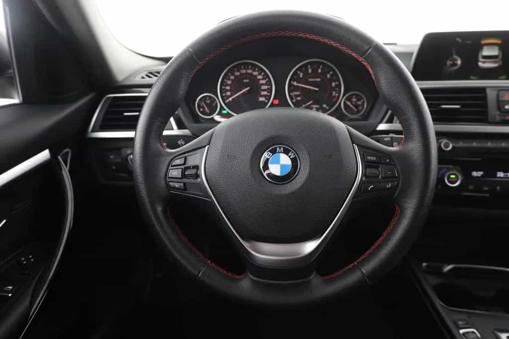 BMW 3 Series 318i Touring SportLine LED Navi Sitzheizung AHK 03/2018-photo-14