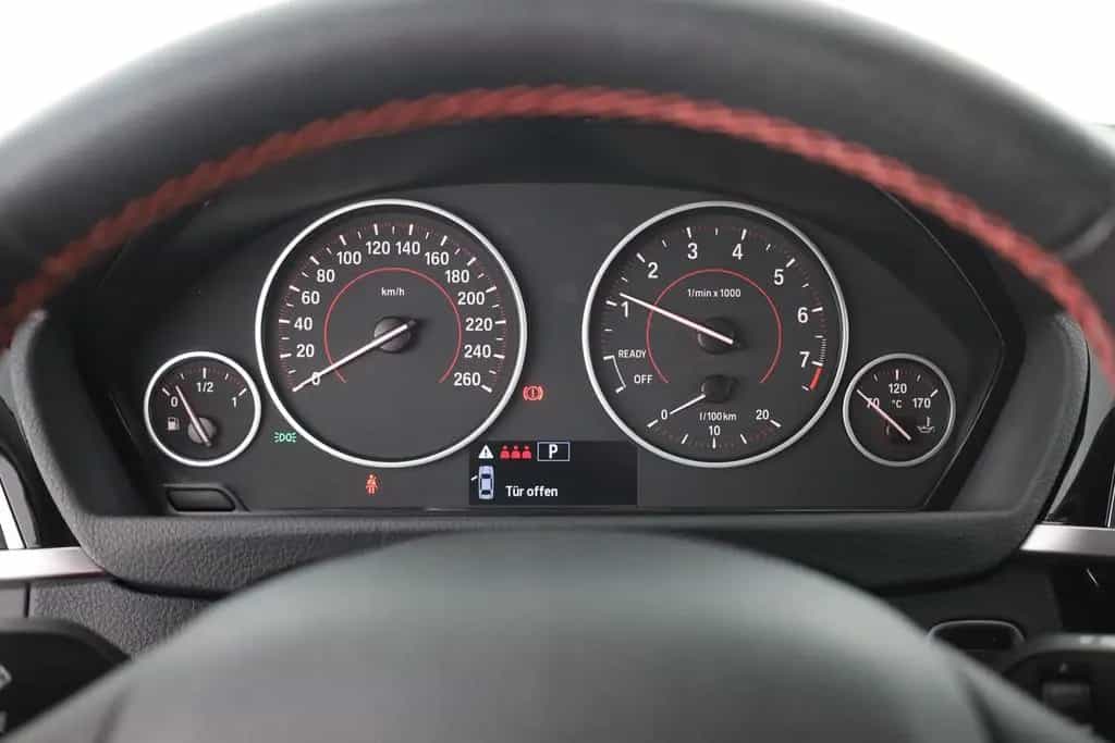 BMW 3 Series 318i Touring SportLine LED Navi Sitzheizung AHK 03/2018-photo-17