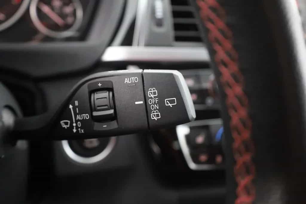 BMW 3 Series 318i Touring SportLine LED Navi Sitzheizung AHK 03/2018-photo-19