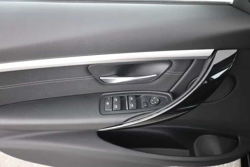 BMW 3 Series 318i Touring SportLine LED Navi Sitzheizung AHK 03/2018-photo-20
