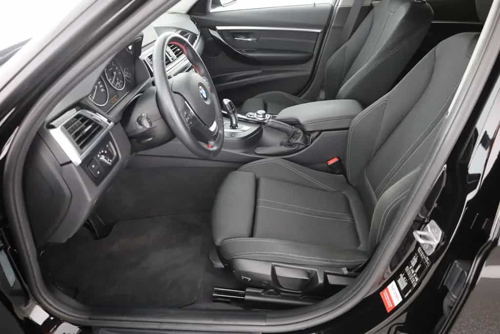 BMW 3 Series 318i Touring SportLine LED Navi Sitzheizung AHK 03/2018-photo-21
