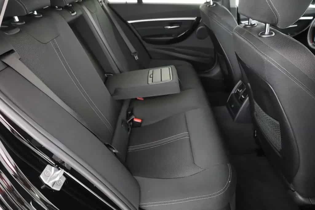 BMW 3 Series 318i Touring SportLine LED Navi Sitzheizung AHK 03/2018-photo-23