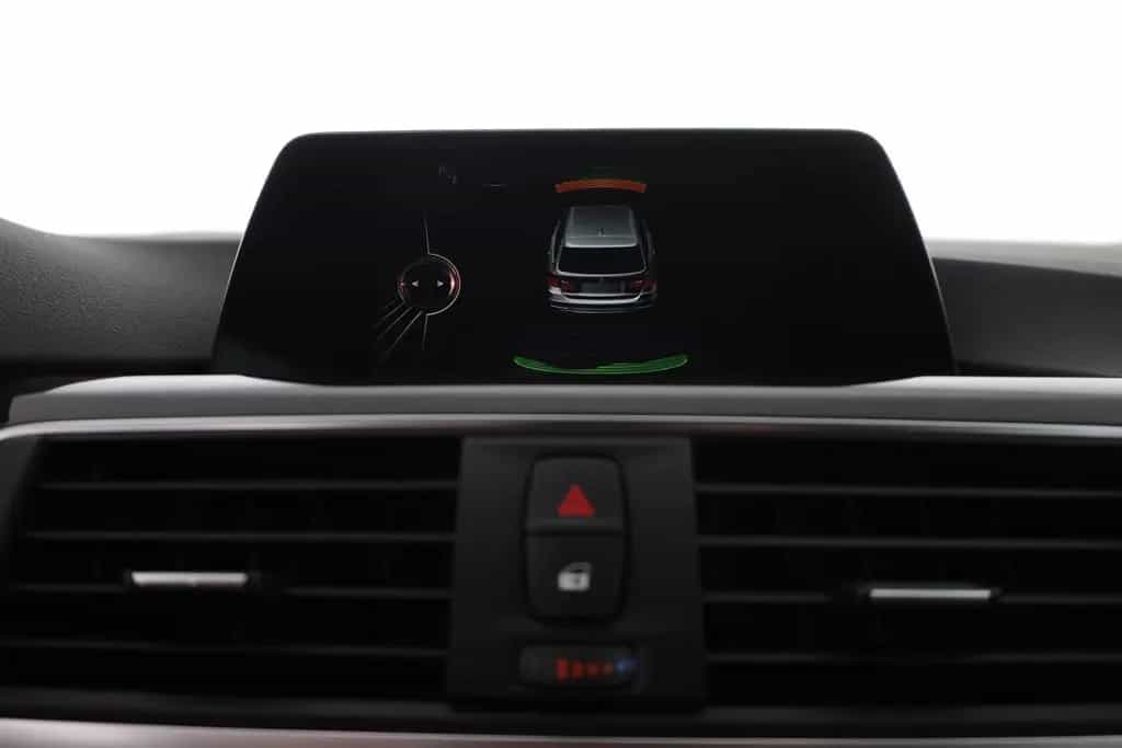 BMW 3 Series 318i Touring SportLine LED Navi Sitzheizung AHK 03/2018-photo-26