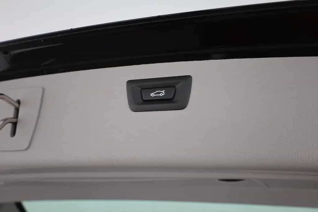 BMW 3 Series 318i Touring SportLine LED Navi Sitzheizung AHK 03/2018-photo-28