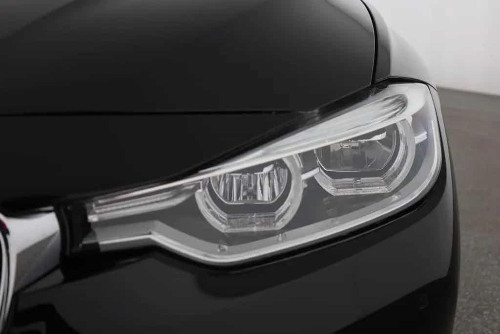BMW 3 Series 318i Touring SportLine LED Navi Sitzheizung AHK 03/2018-photo-29