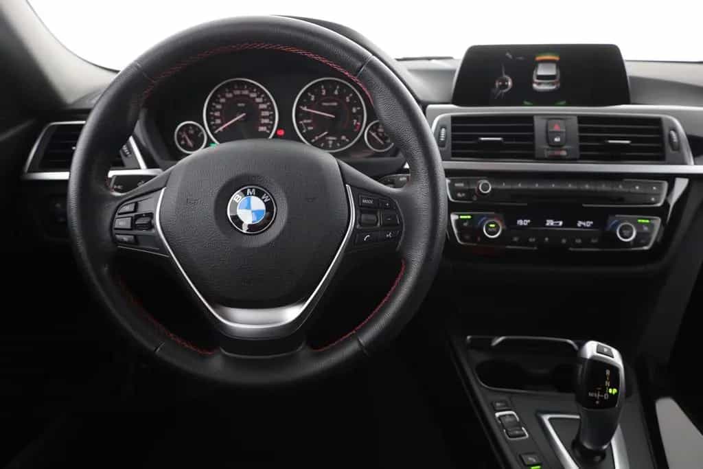 BMW 3 Series 318i Touring SportLine LED Navi Sitzheizung AHK 03/2018-photo-9