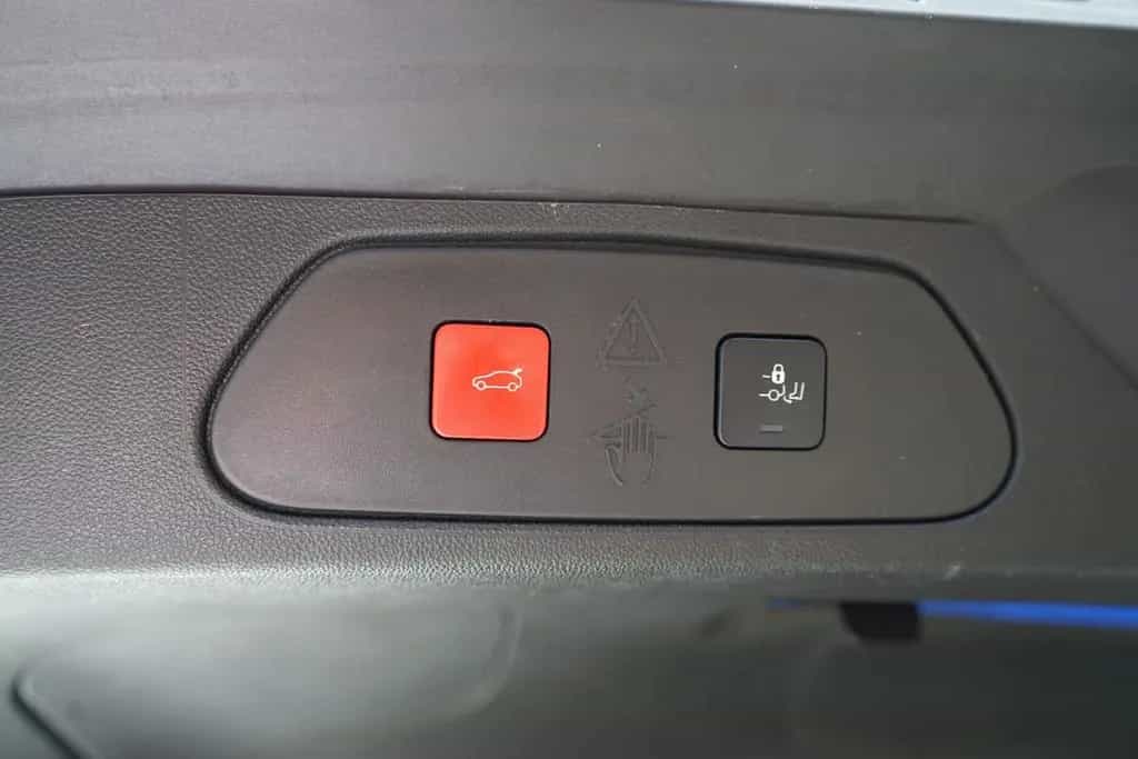 Opel Grandland 1.2 Ultimate LED Kamera AHK Navi DAB 03/2021-photo-32