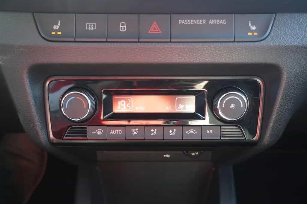 Skoda Fabia Combi 1.0 Edidition 100 Klimaaut. DAB PDC 06/2019-photo-17
