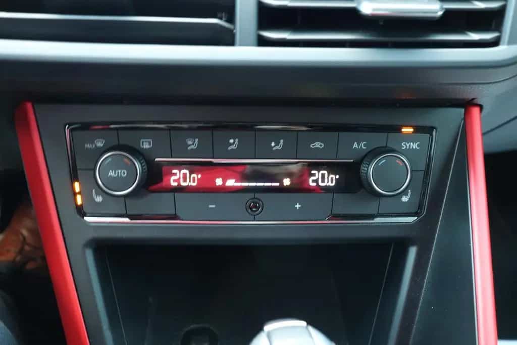 Volkswagen Polo 2.0 TSI DSG GTI Klima Navi PDC SHZ Tempomat 08/2018-photo-12