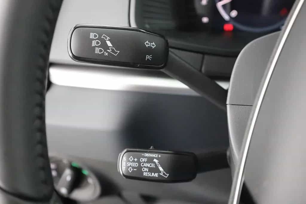 Skoda Karoq 1.5 TSI DSG LED ACC Navi Kamera AHK 02/2026-photo-17