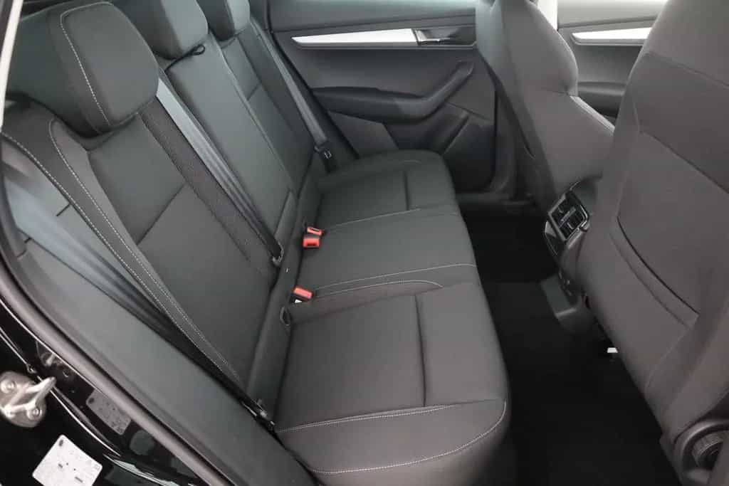Skoda Karoq 1.5 TSI DSG LED ACC Navi Kamera AHK 02/2026-photo-23