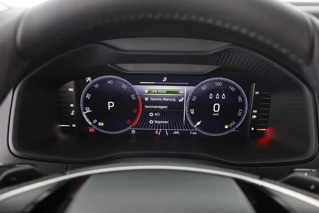 Skoda Karoq 1.5 TSI DSG LED ACC Navi Kamera AHK 02/2026-photo-45