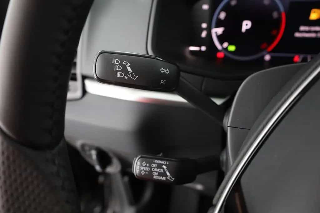 Skoda Karoq 1.5 TSI DSG LED ACC Navi Kamera AHK 02/2026-photo-46