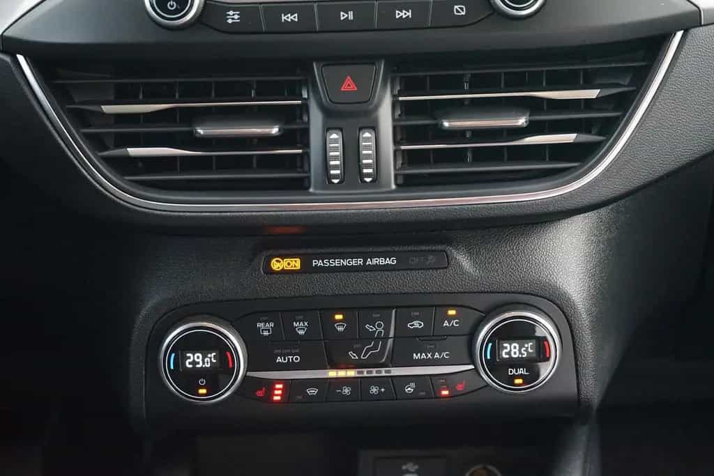 Ford Focus Turnier 1.5 EcoBoost LED Navi Kamera DAB 01/2021-photo-16