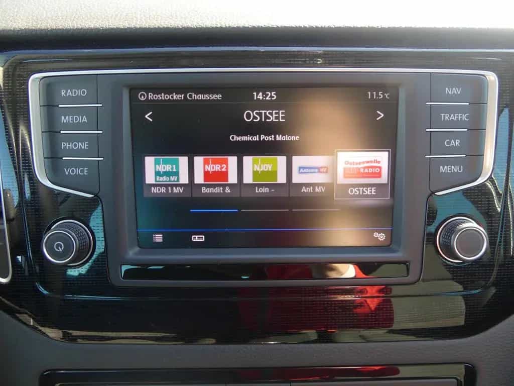 Volkswagen Golf Sportsvan 1.2 Sound ACC Navi Sitzheizung be 08/2017-photo-11