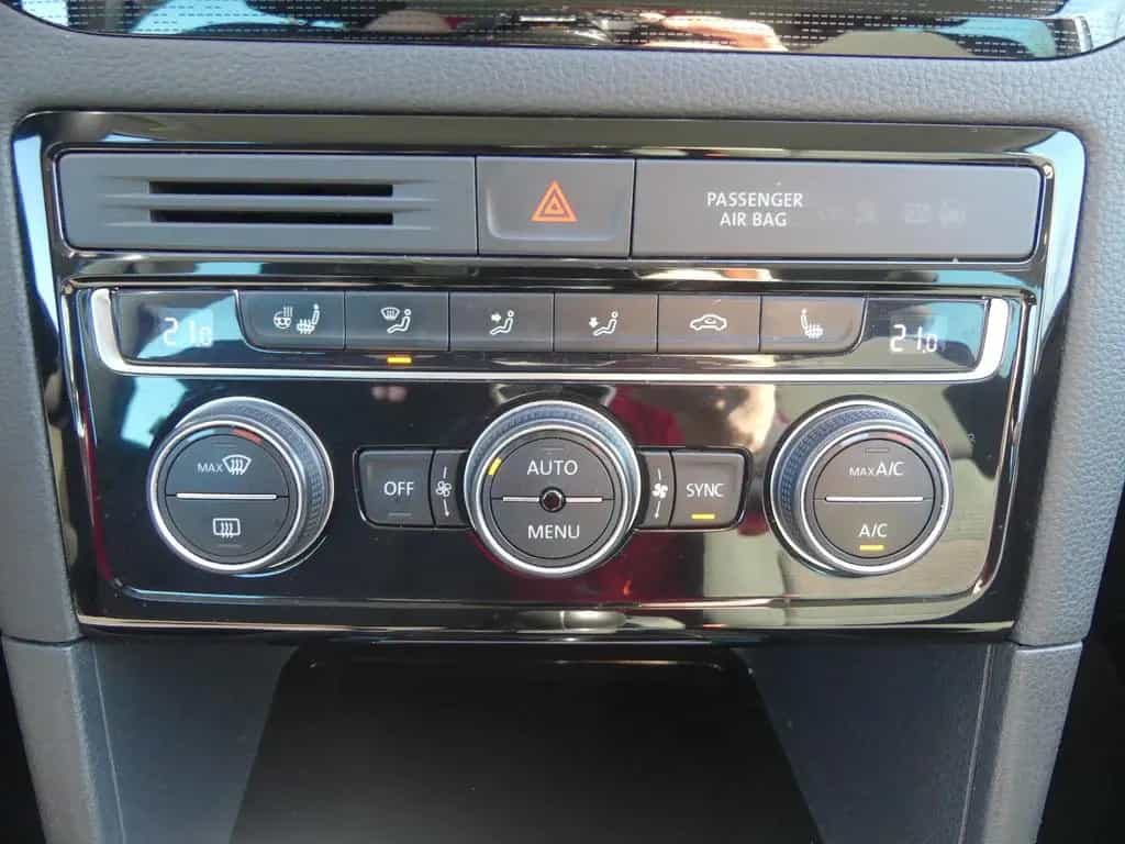 Volkswagen Golf Sportsvan 1.2 Sound ACC Navi Sitzheizung be 08/2017-photo-15