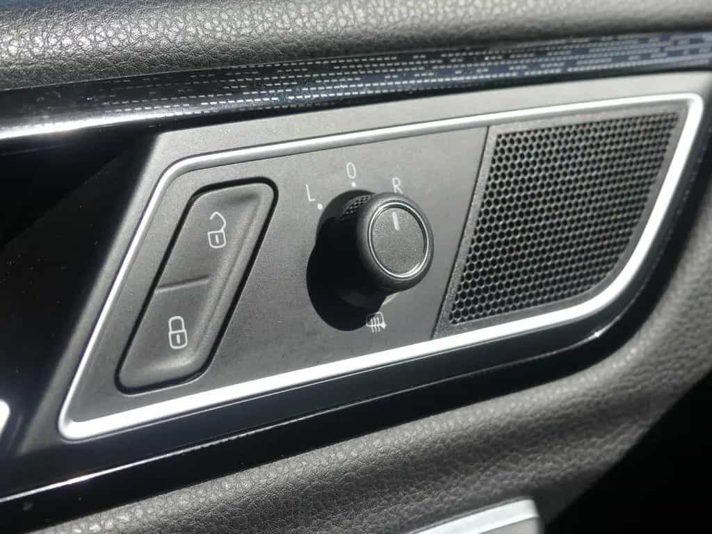Volkswagen Golf Sportsvan 1.2 Sound ACC Navi Sitzheizung be 08/2017-photo-26