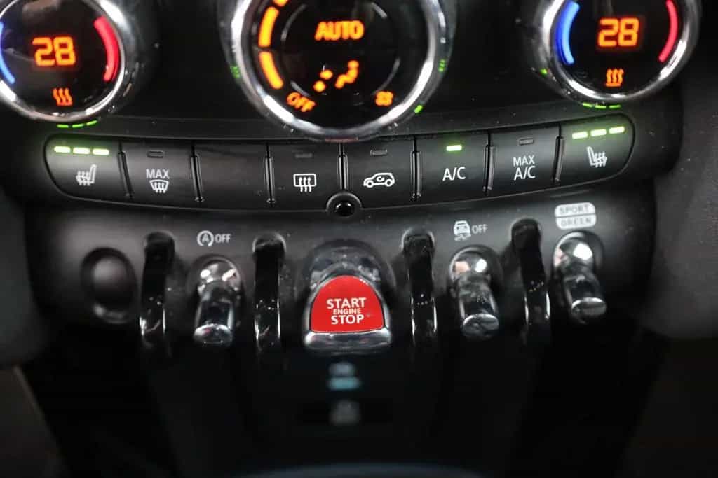 MINI Cooper 1.5 Classic Trim LED Navi Kamera Tempomat 10/2023-photo-12