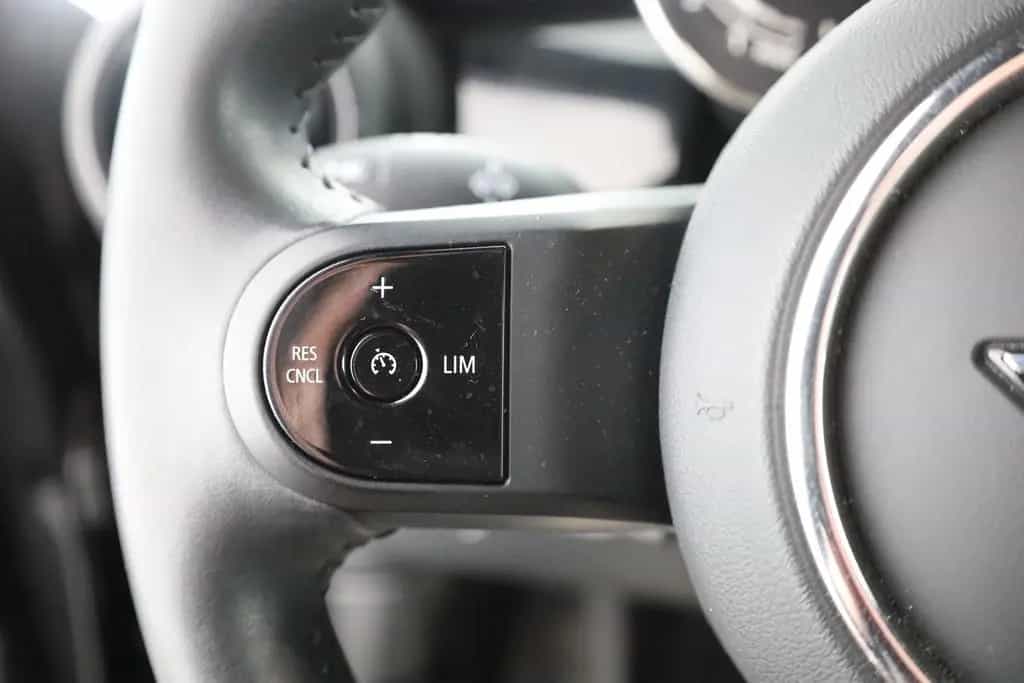 MINI Cooper 1.5 Classic Trim LED Navi Kamera Tempomat 10/2023-photo-14