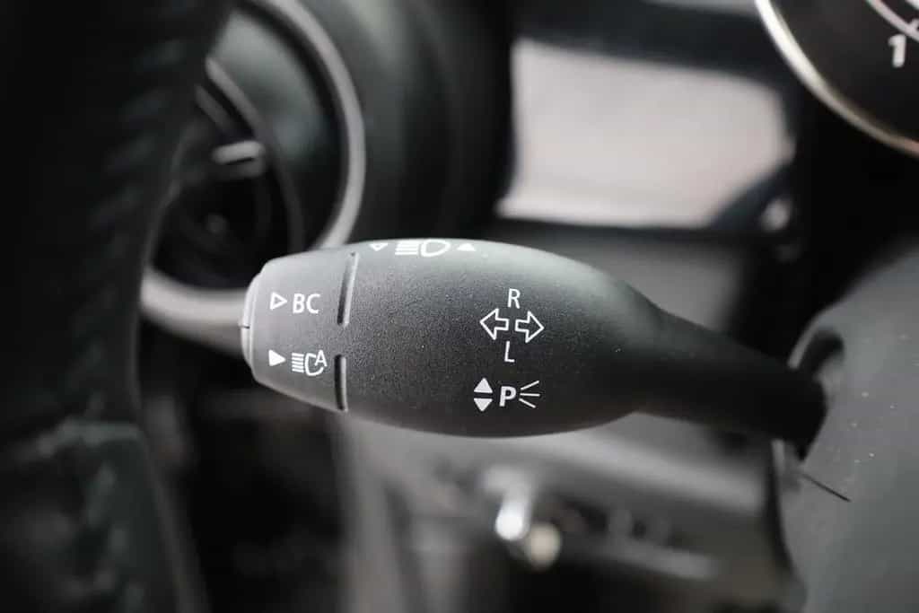 MINI Cooper 1.5 Classic Trim LED Navi Kamera Tempomat 10/2023-photo-17