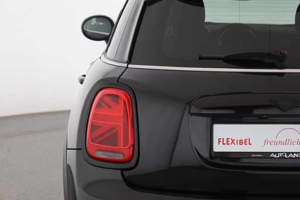 MINI Cooper 1.5 Classic Trim LED Navi Kamera Tempomat 10/2023-photo-29