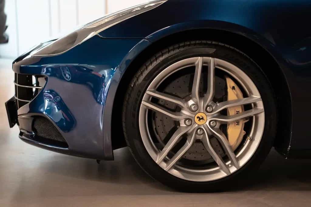 Ferrari FF 6,3 V12 06/2012-photo-1