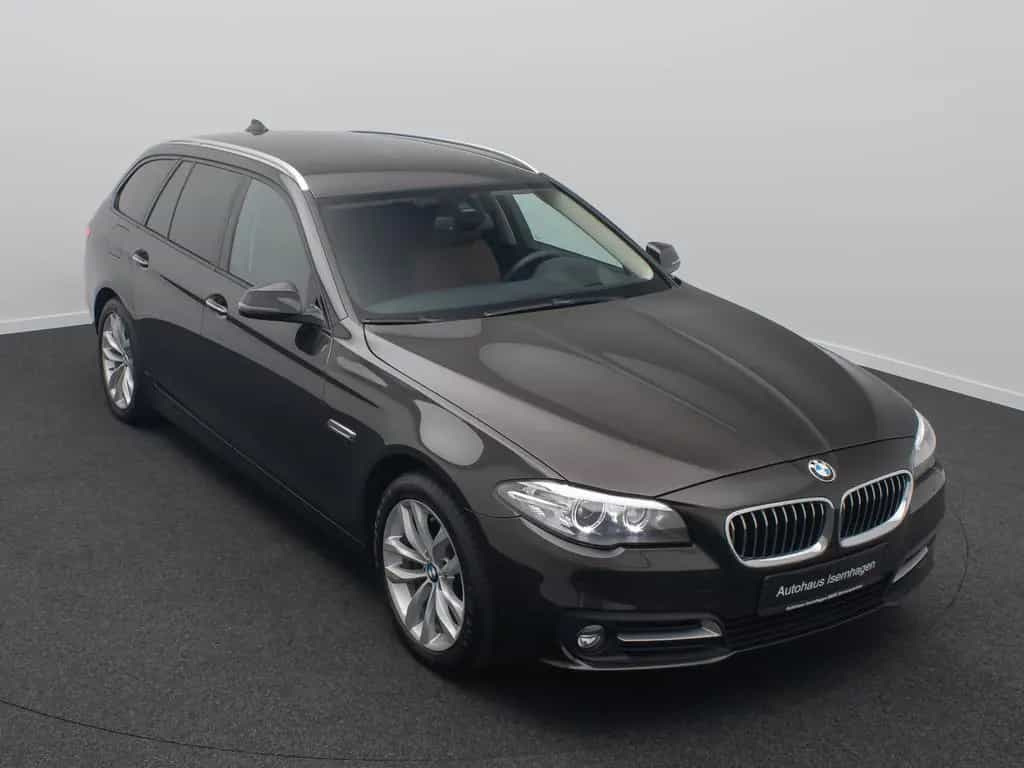 BMW 5 Series 520d HUD Alarm Komfortsitze SoftClose AHK Sport 10/2015-photo-2