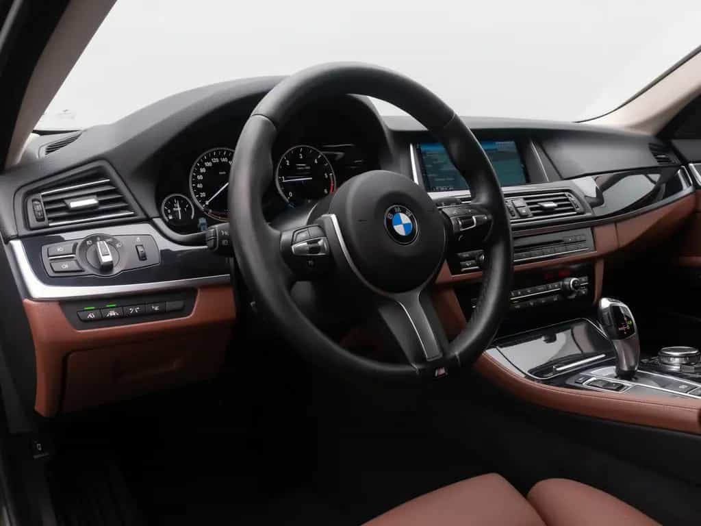 BMW 5 Series 520d HUD Alarm Komfortsitze SoftClose AHK Sport 10/2015-photo-20