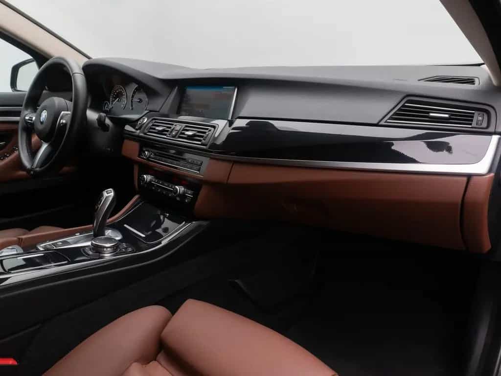 BMW 5 Series 520d HUD Alarm Komfortsitze SoftClose AHK Sport 10/2015-photo-23