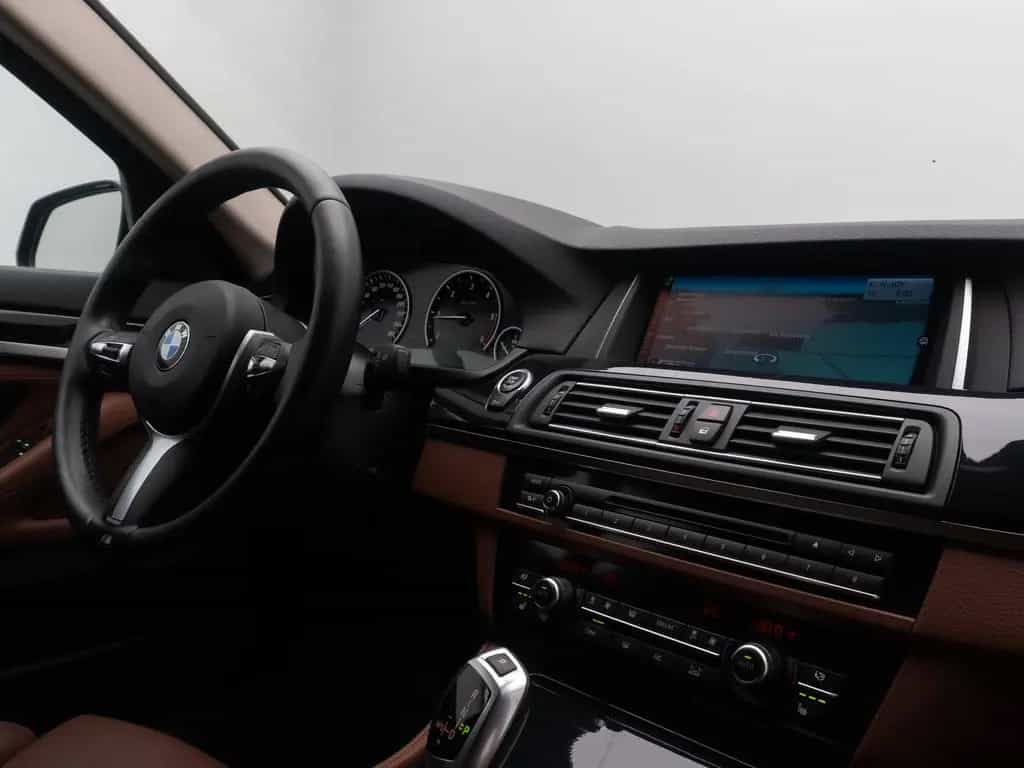 BMW 5 Series 520d HUD Alarm Komfortsitze SoftClose AHK Sport 10/2015-photo-35