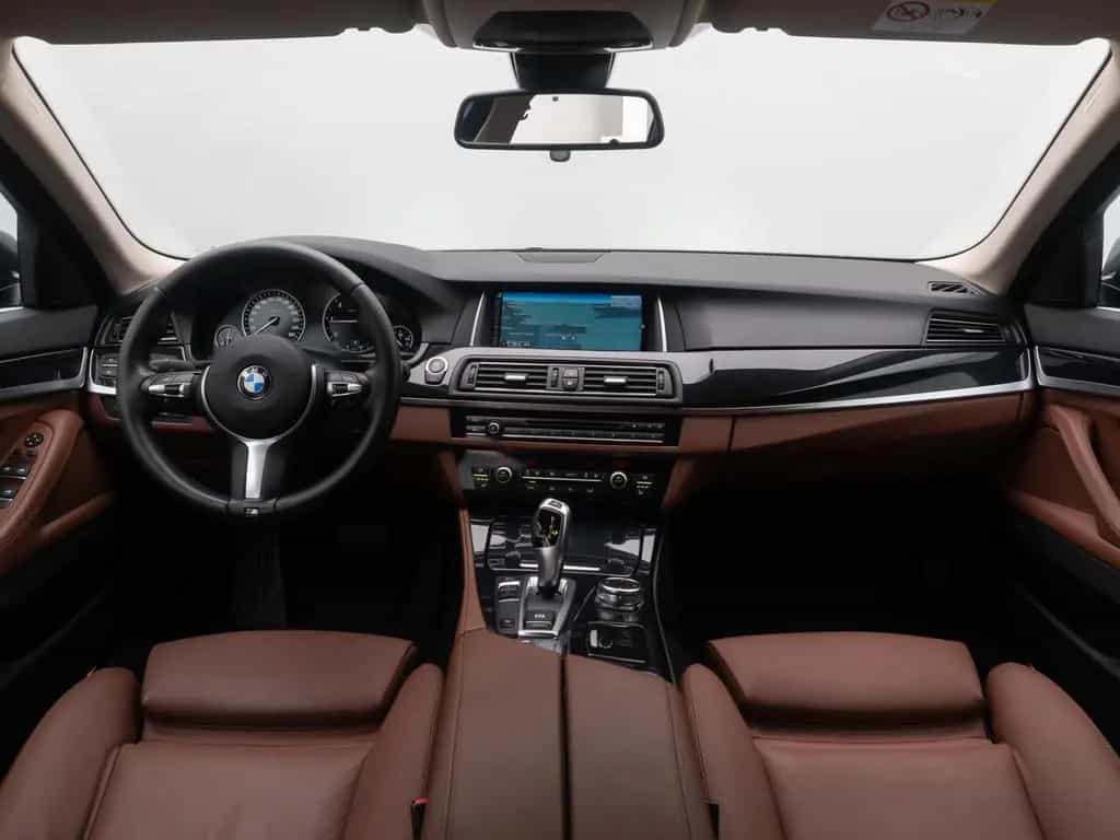BMW 5 Series 520d HUD Alarm Komfortsitze SoftClose AHK Sport 10/2015-photo-37
