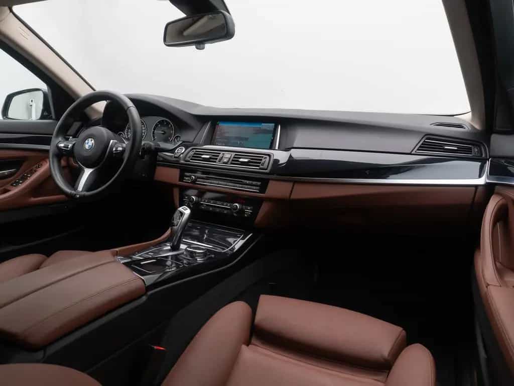 BMW 5 Series 520d HUD Alarm Komfortsitze SoftClose AHK Sport 10/2015-photo-38