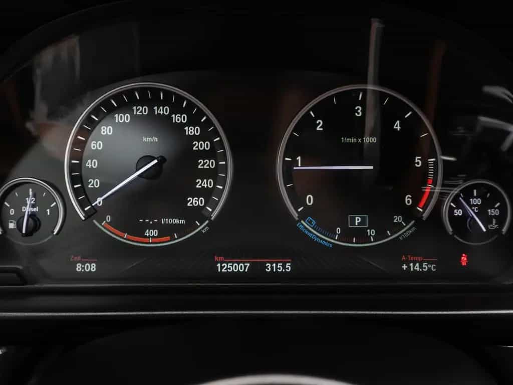 BMW 5 Series 520d HUD Alarm Komfortsitze SoftClose AHK Sport 10/2015-photo-39