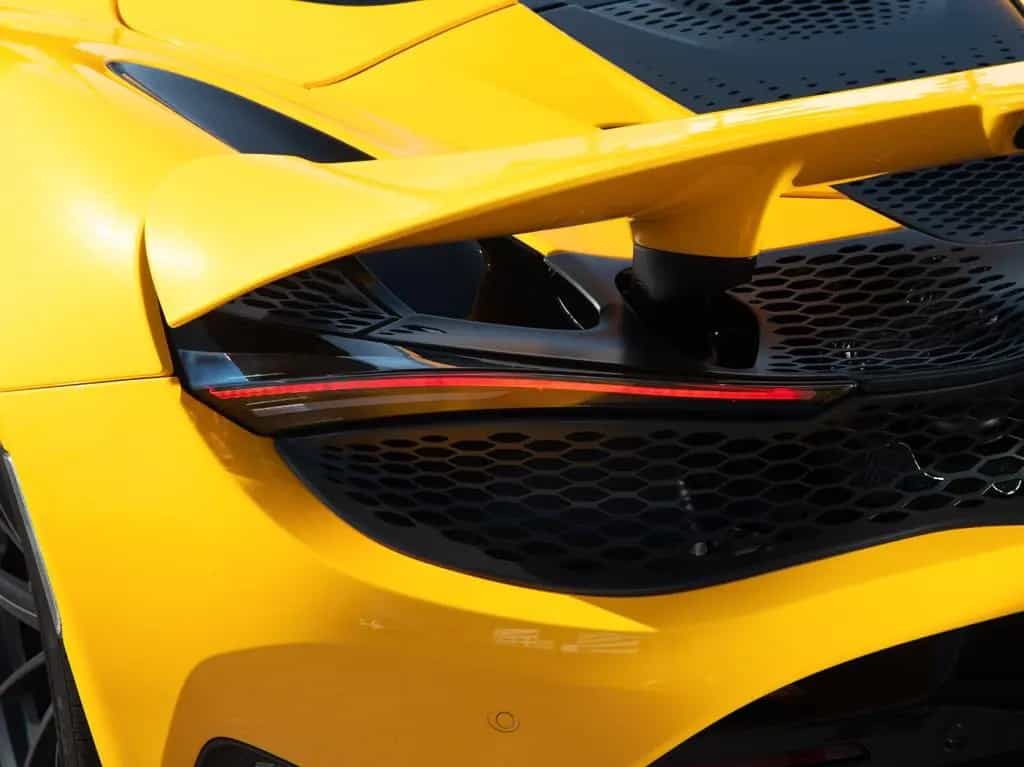 McLaren 750S Spider / Volcano Yellow / Comfort Seats / B&W null-photo-10