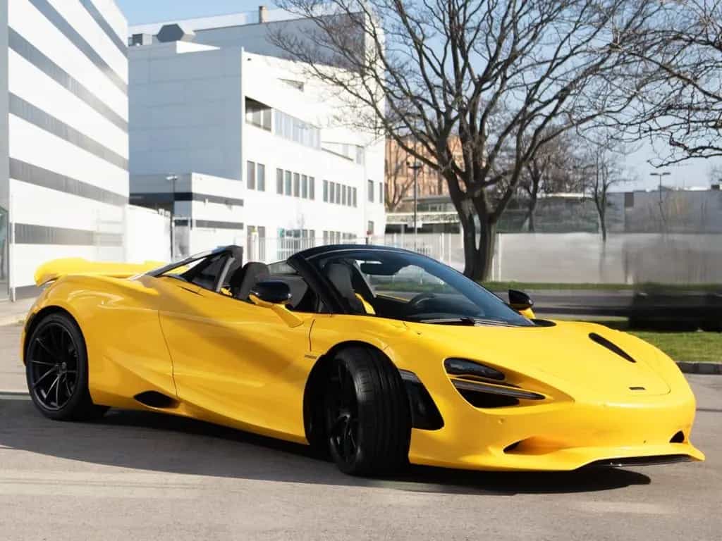 McLaren 750S Spider / Volcano Yellow / Comfort Seats / B&W null-photo-2
