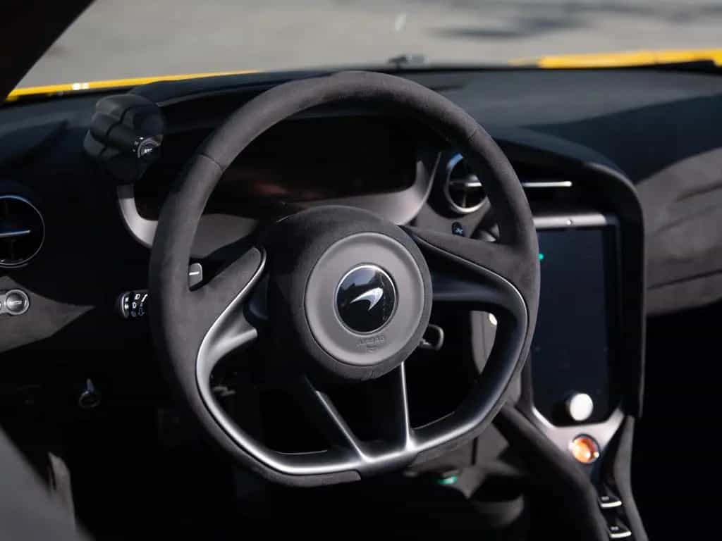 McLaren 750S Spider / Volcano Yellow / Comfort Seats / B&W null-photo-21