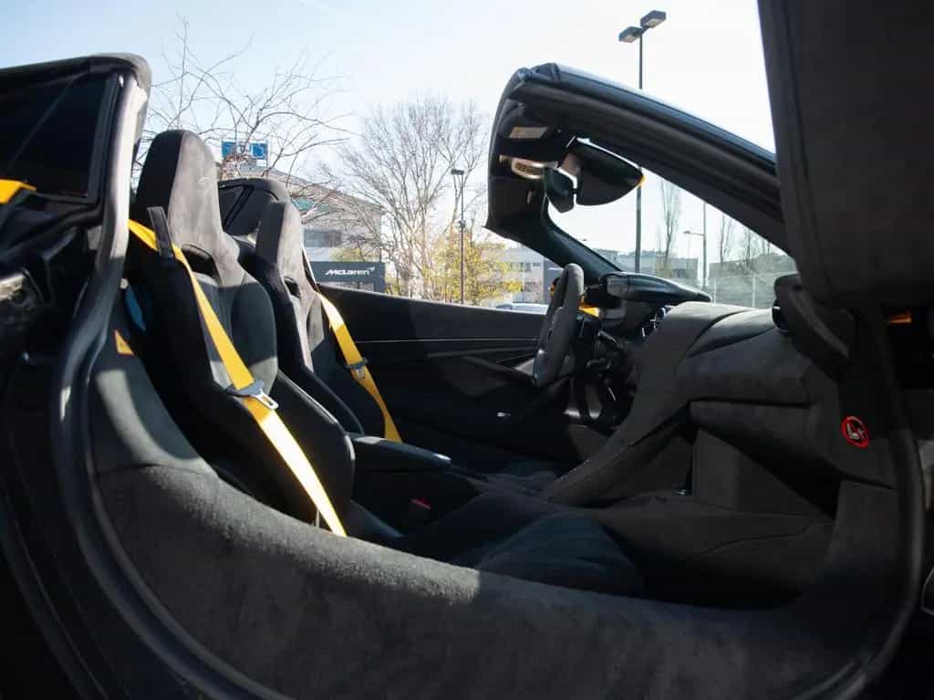 McLaren 750S Spider / Volcano Yellow / Comfort Seats / B&W null-photo-23