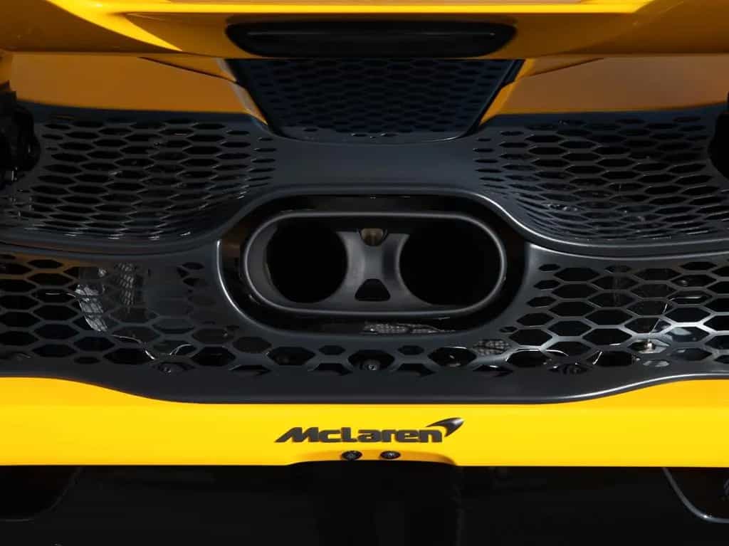 McLaren 750S Spider / Volcano Yellow / Comfort Seats / B&W null-photo-29